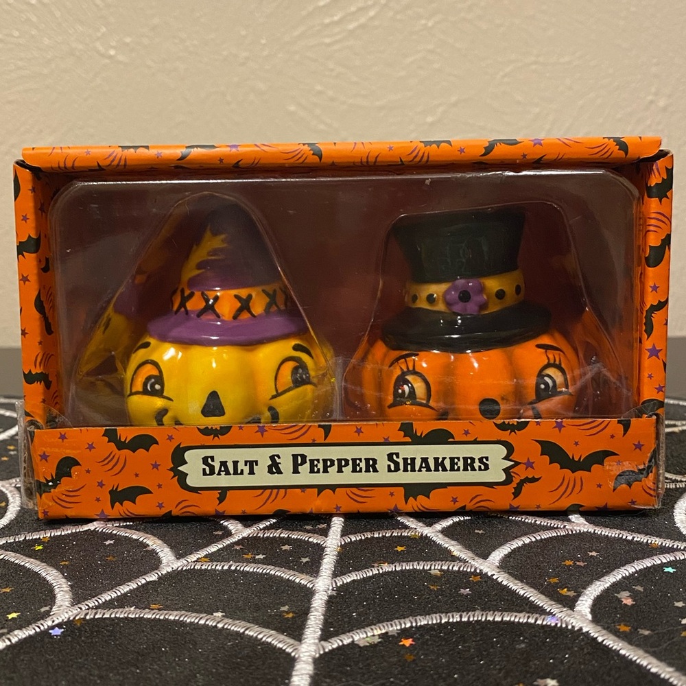 🎃 Johanna Parker Vintage Style Pumpkin Salt and Pepper Shakers 🎃